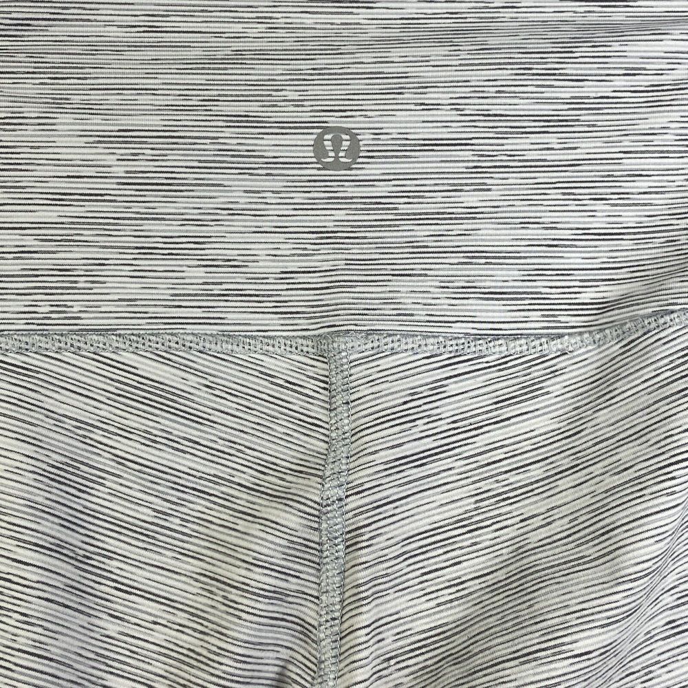Lululemon Size 6 Wunder Under Crop Leggings Gray/White Heathered Yoga Pants